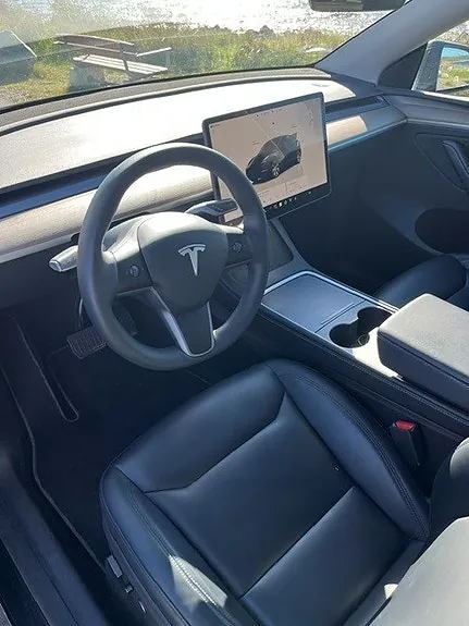 Tesla Model Y 2024 photo 3