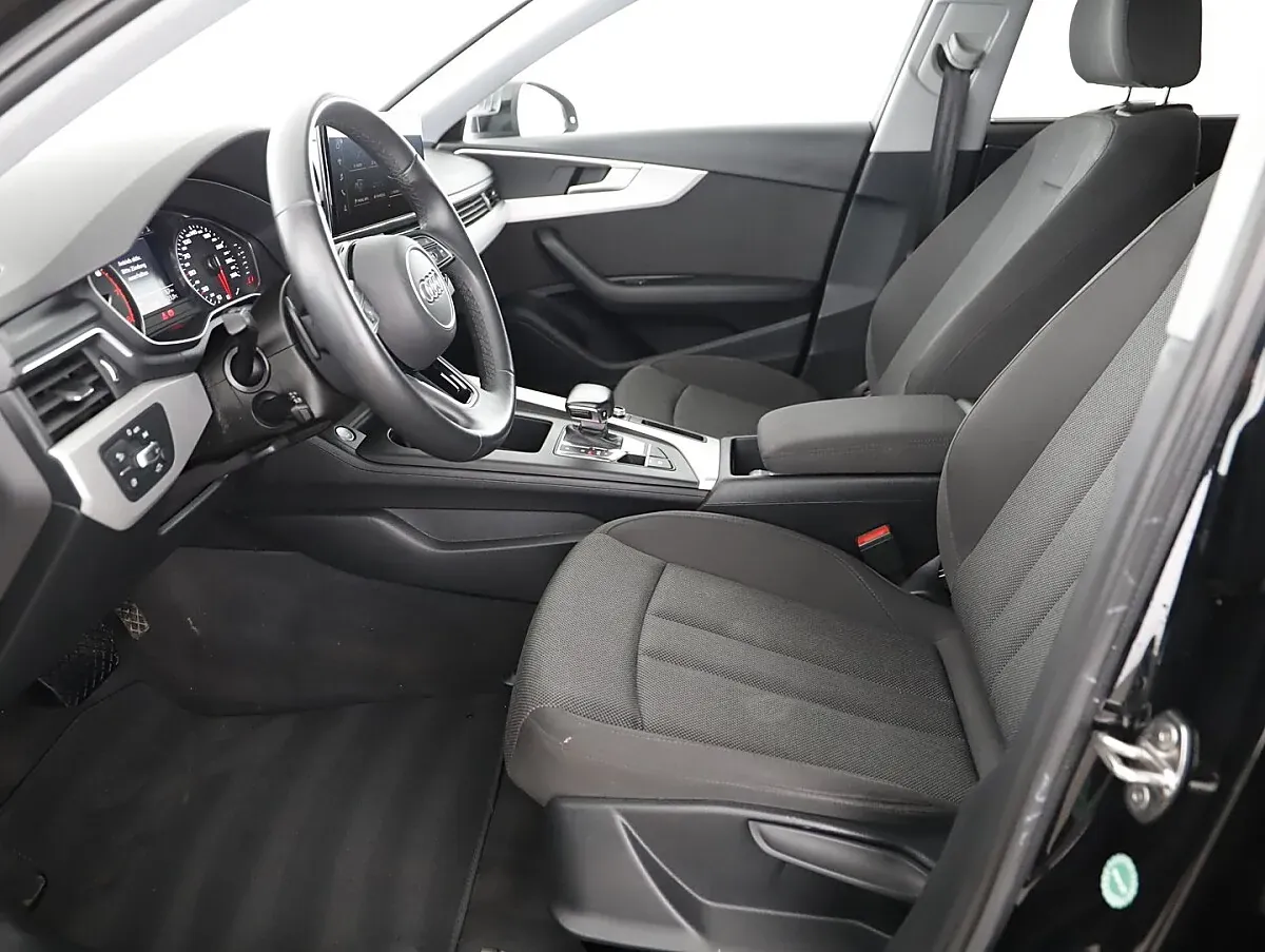 Audi A4 2023 photo 3