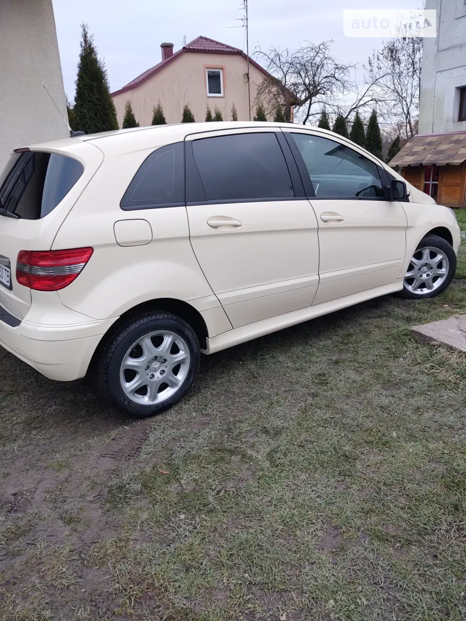 Mercedes-Benz B-Class 2010 photo 4