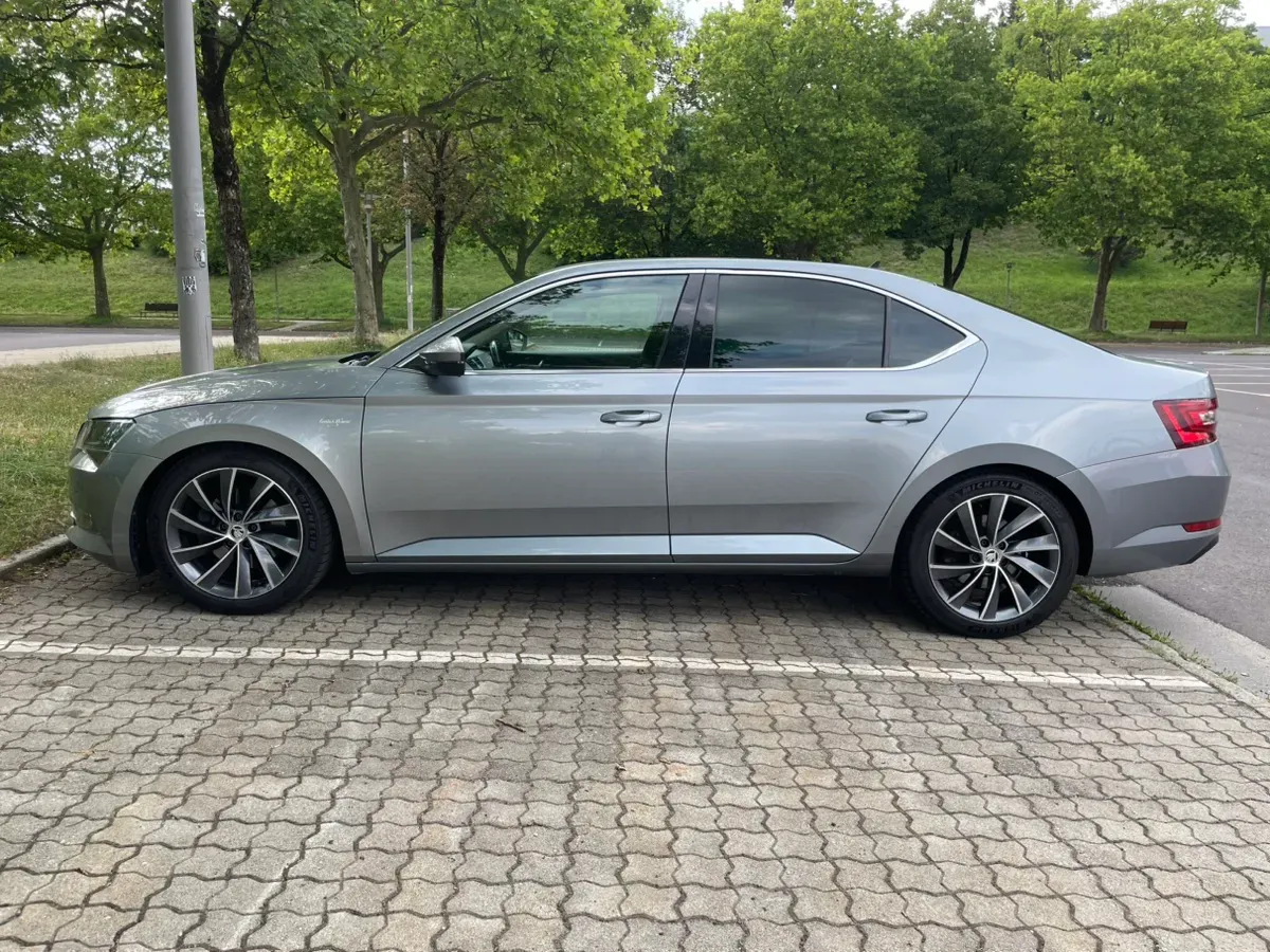 Skoda Superb 2015 photo 2