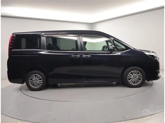 Toyota Esquire 2016 photo 2