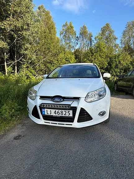 Ford Focus 2011 photo 2