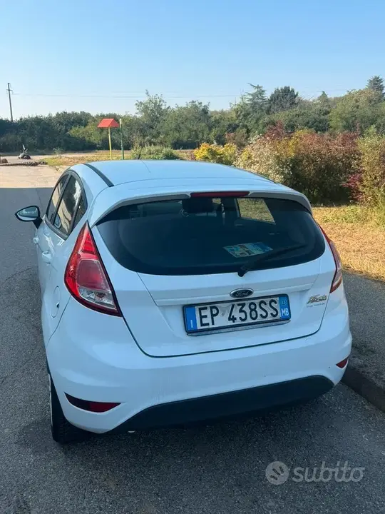 Ford Fiesta 2013 photo 2