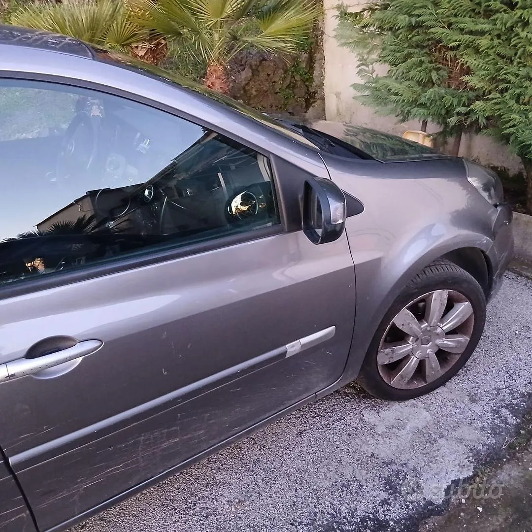Renault Clio 2009 photo 5