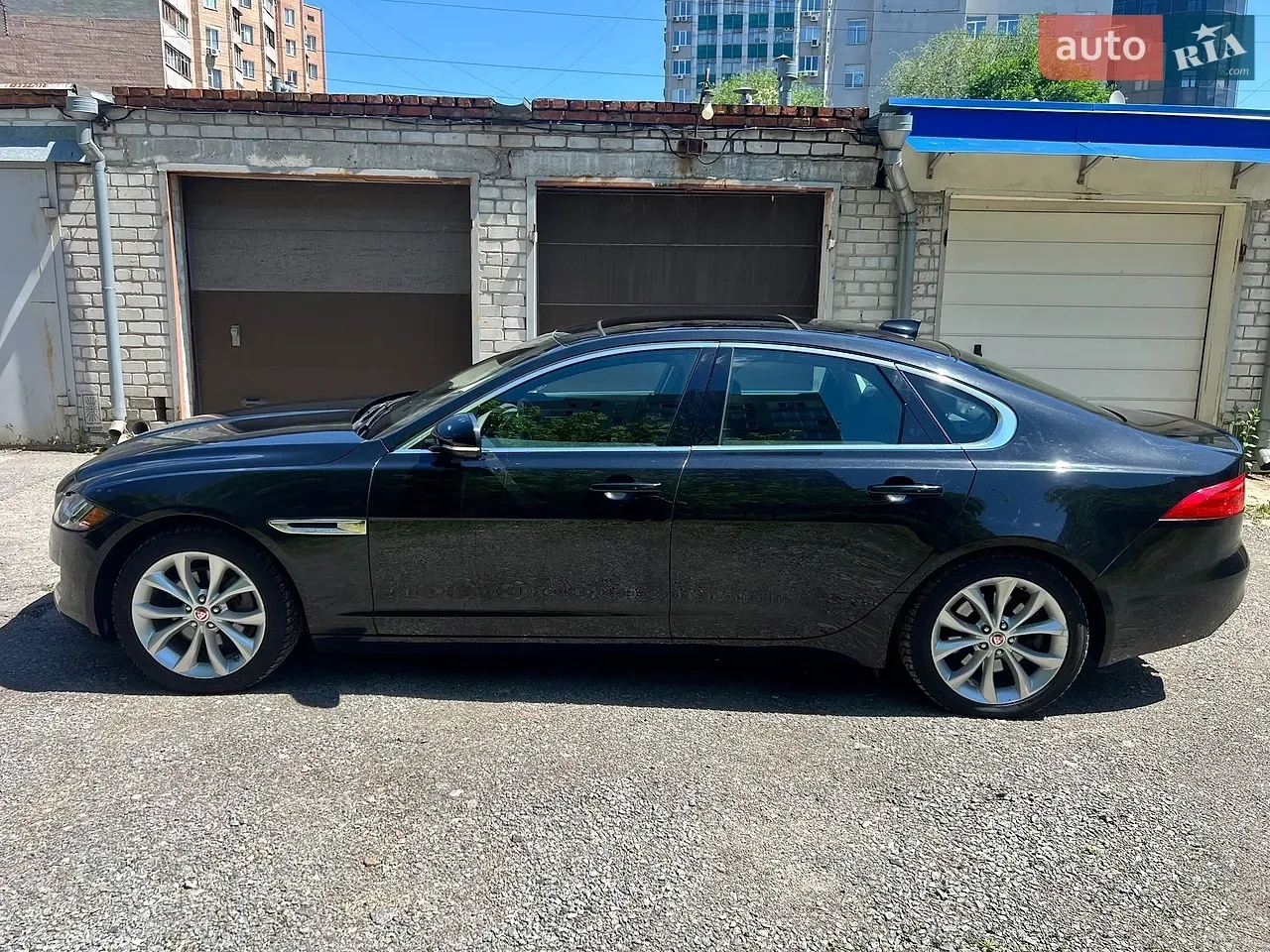 Jaguar Xf 2018 photo 2