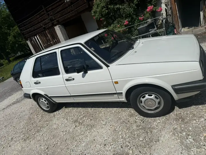 Volkswagen Golf 1985 photo 2