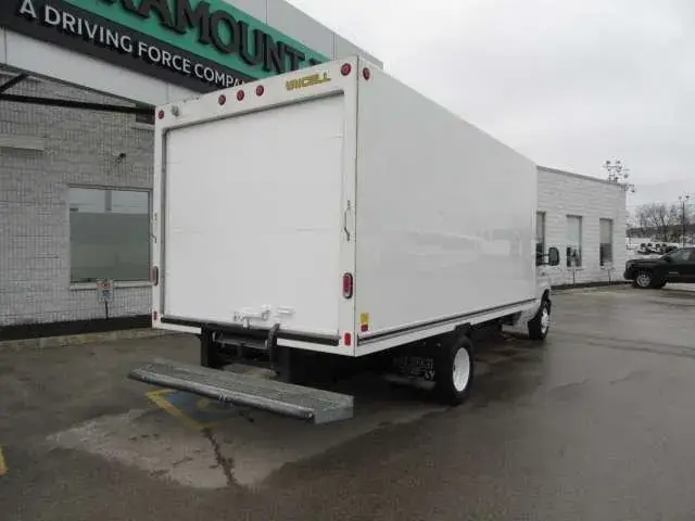 Ford E-450 2022 photo 3