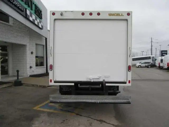 Ford E-450 2022 photo 4