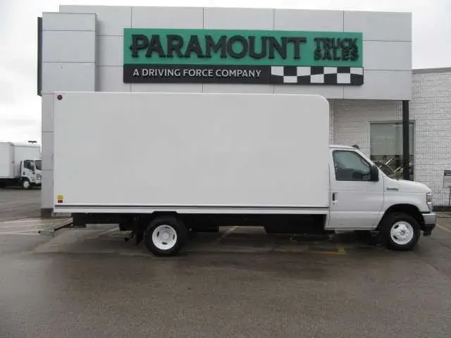 Ford E-450 2022 photo 2