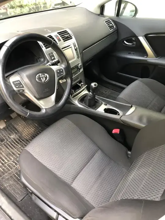 Toyota Avensis 2013 photo 2