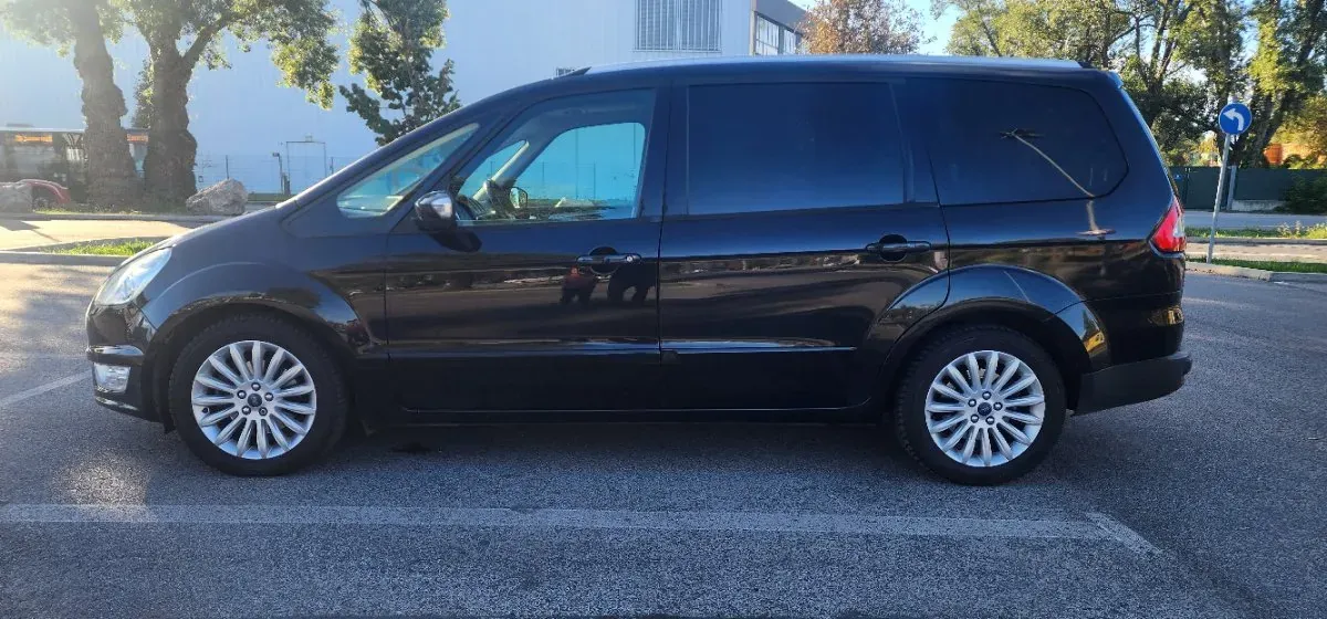 Ford Galaxy 2012 photo 3