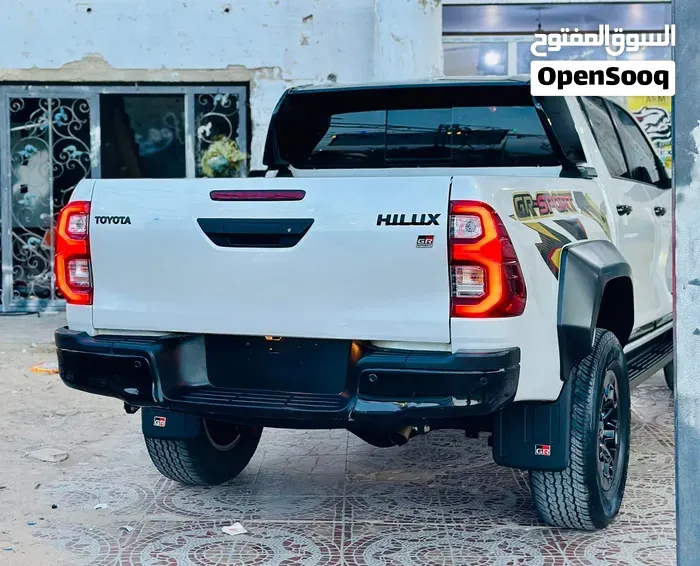 Toyota Hilux 2024 photo 2