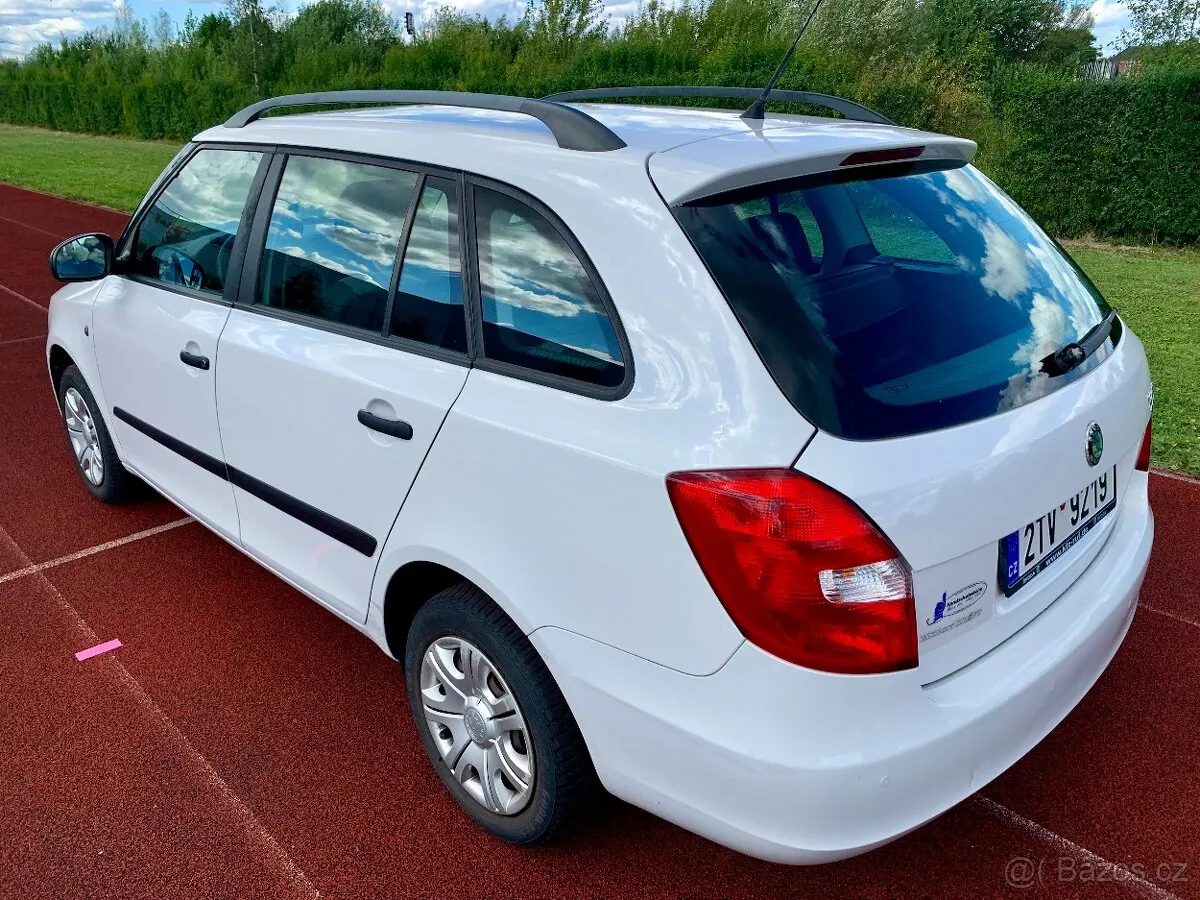 Skoda Fabia 2009 photo 5
