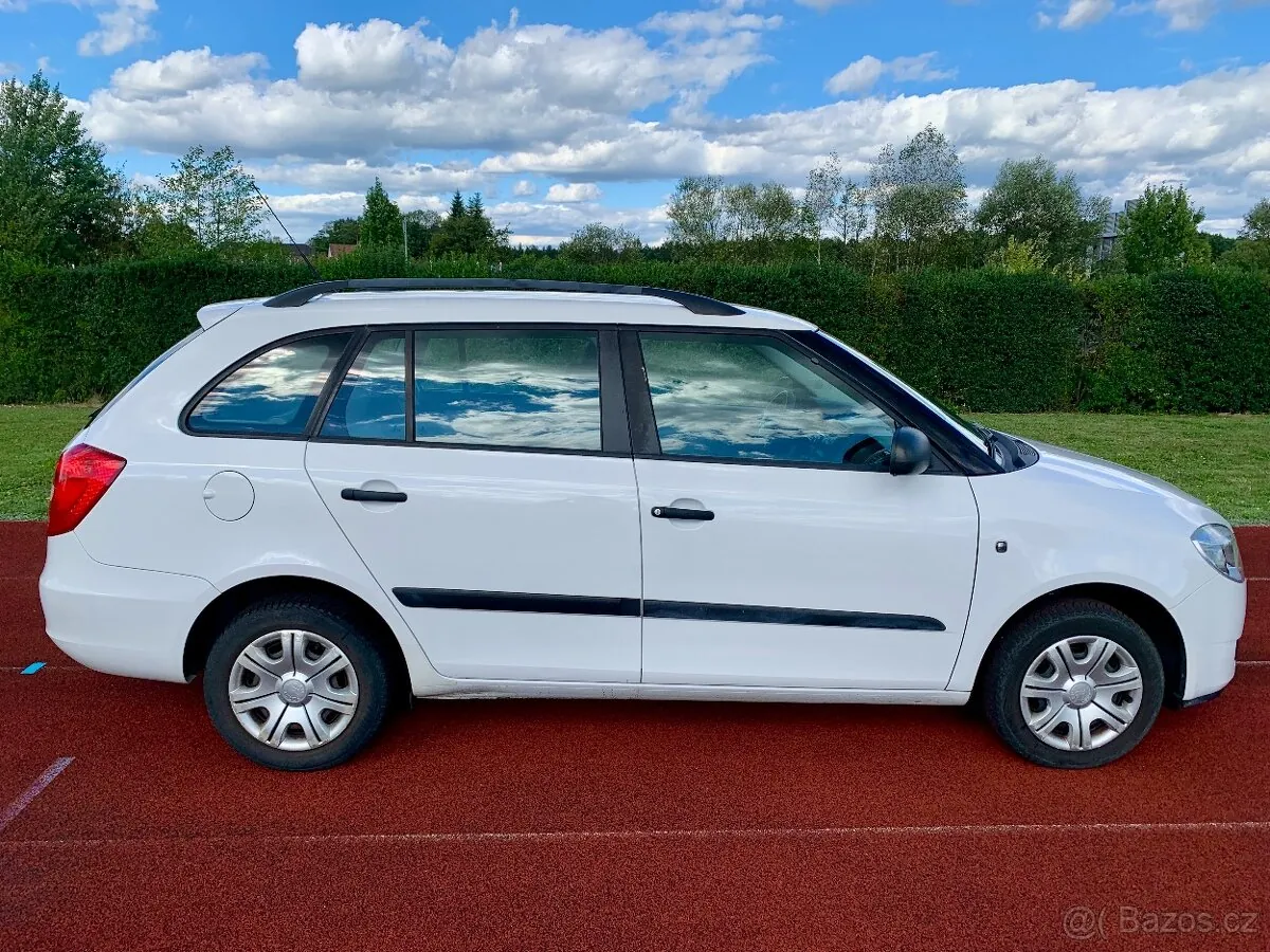 Skoda Fabia 2009 photo 3