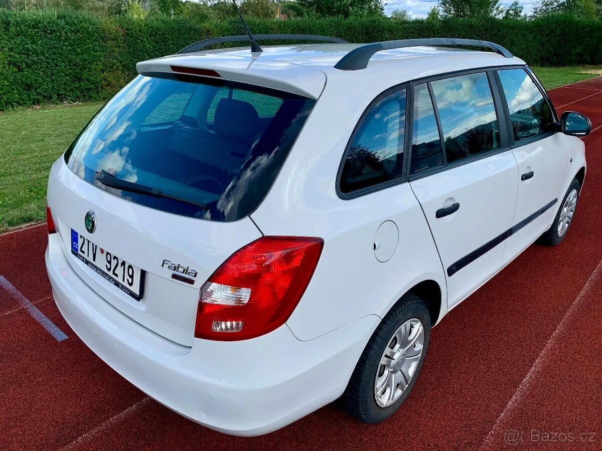 Skoda Fabia 2009 photo 4