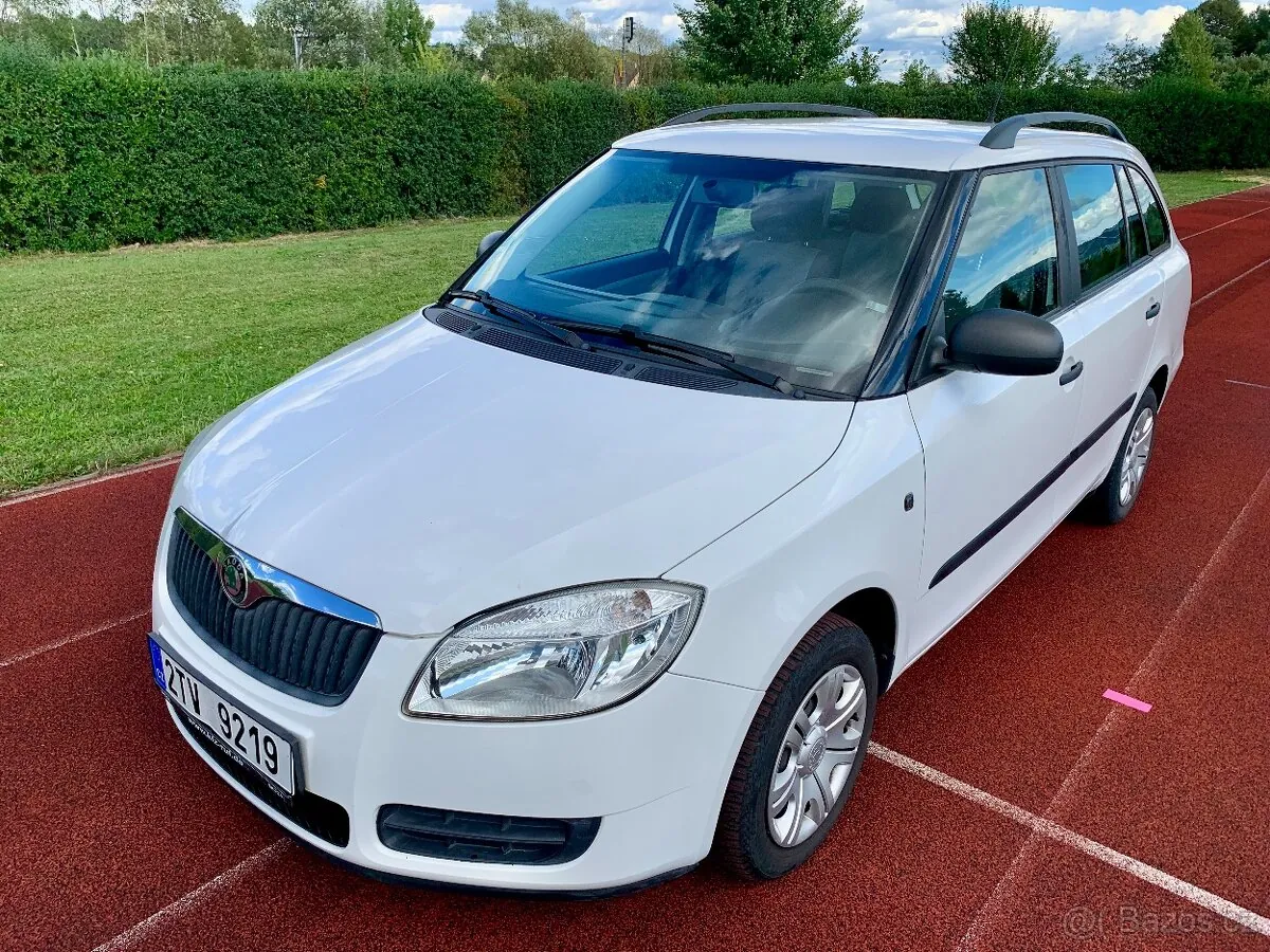 Skoda Fabia 2009 photo 2