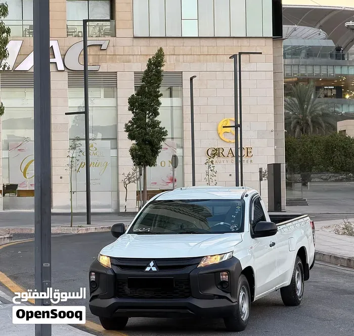 Mitsubishi L200 2023 photo 2