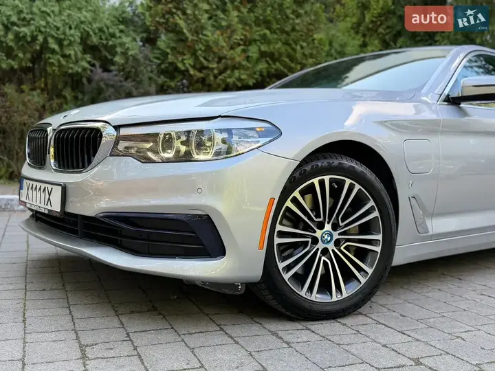 BMW 5 Series 2018 photo 3