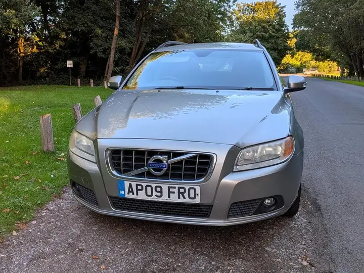 Volvo V70 2009 photo 2