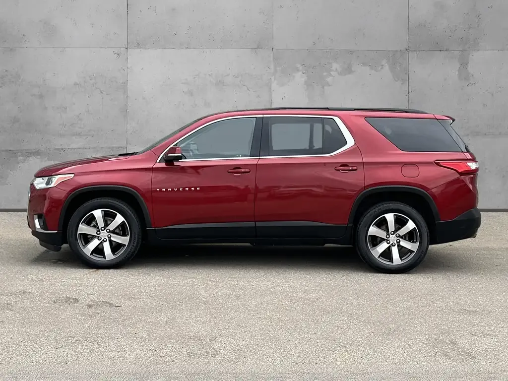 Chevrolet Traverse 2021 photo 2