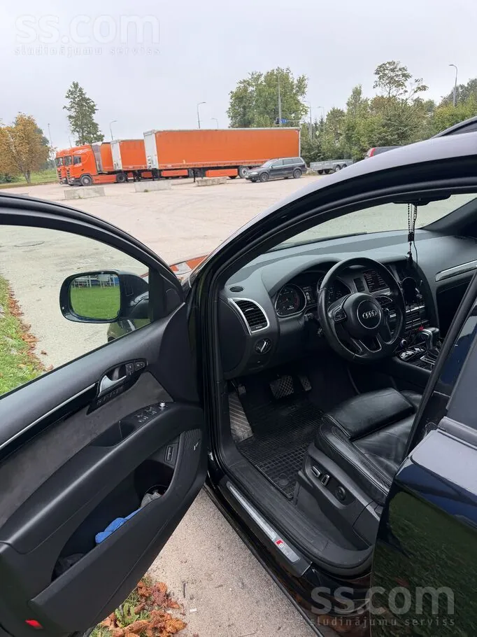 Audi Q7 2012 photo 2