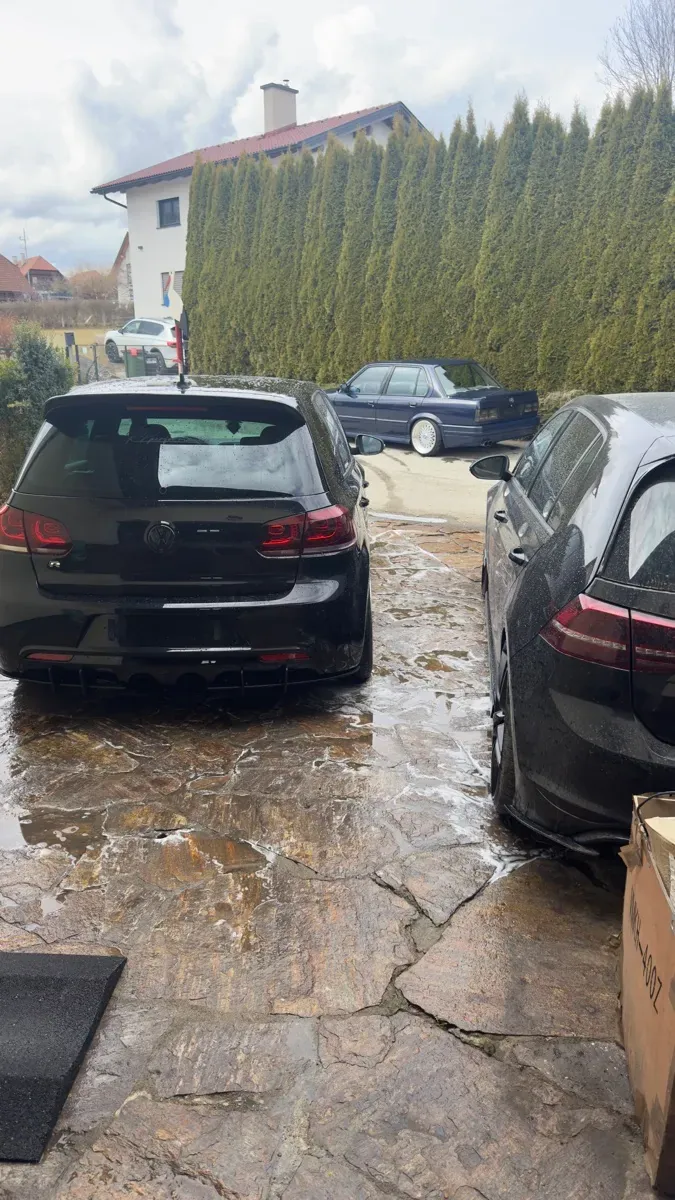 Volkswagen Golf 2011 photo 2