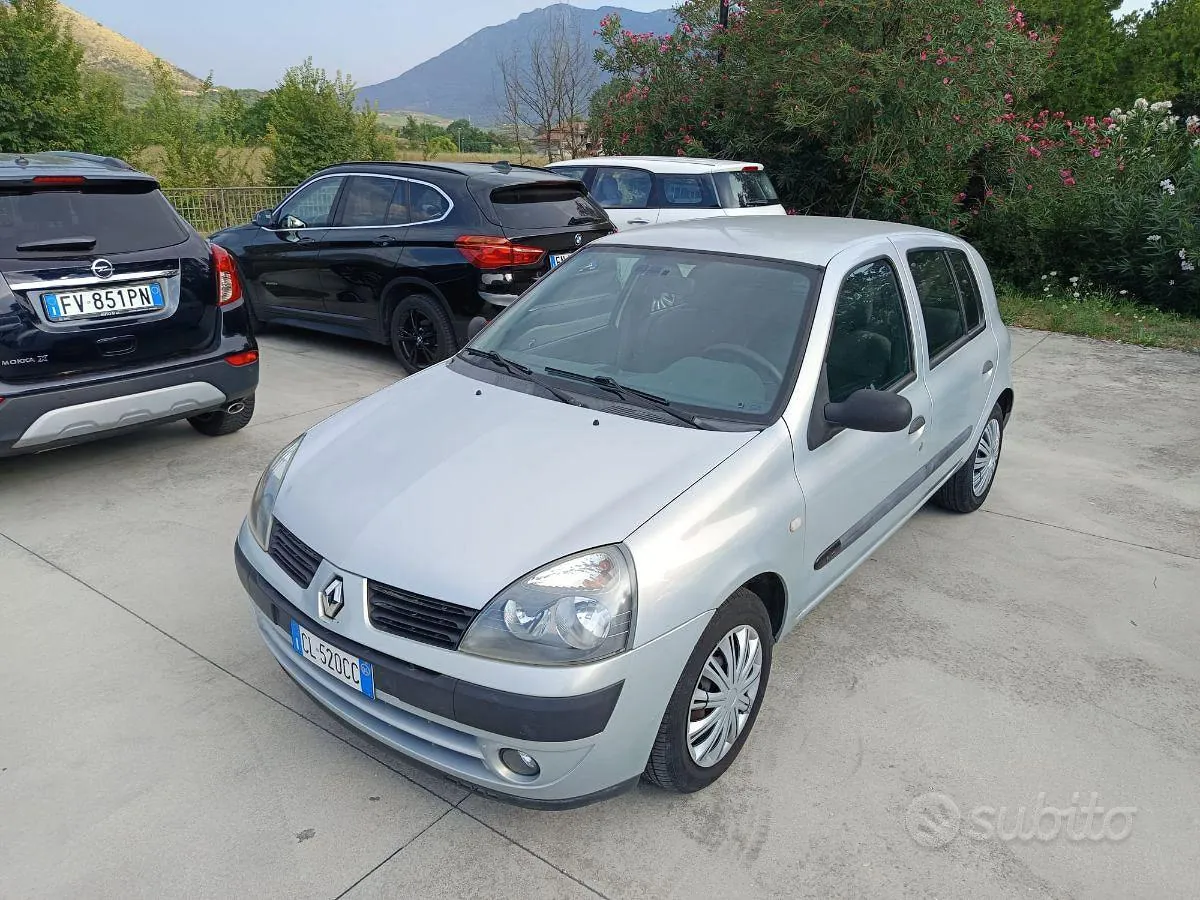 Renault Clio 2004 photo 2