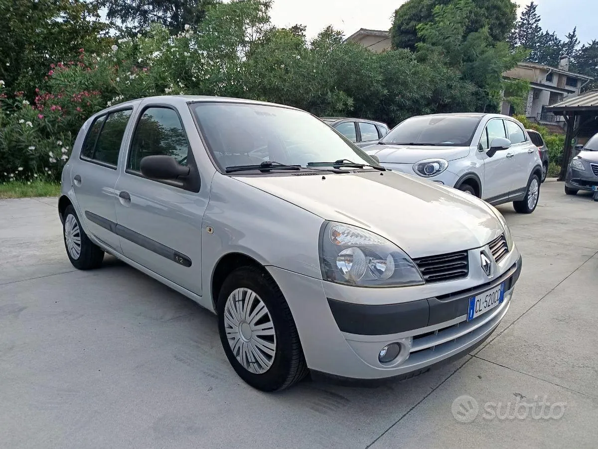 Renault Clio 2004 photo 4
