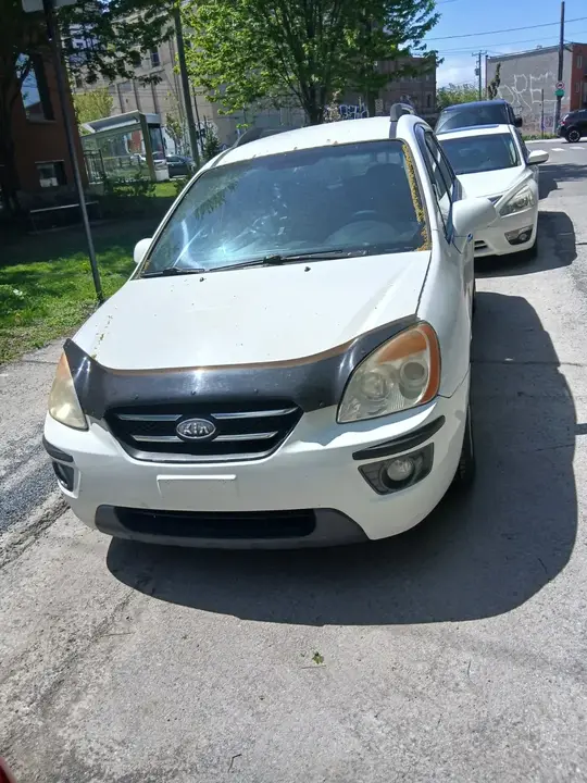 Kia Rondo 2010 photo 2
