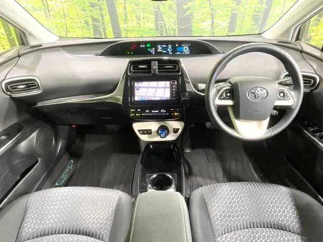 Toyota Prius 2018 photo 2