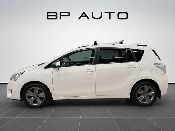 Toyota Verso 2015 photo 2