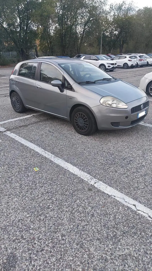 Fiat Grande Punto 2006 photo 2