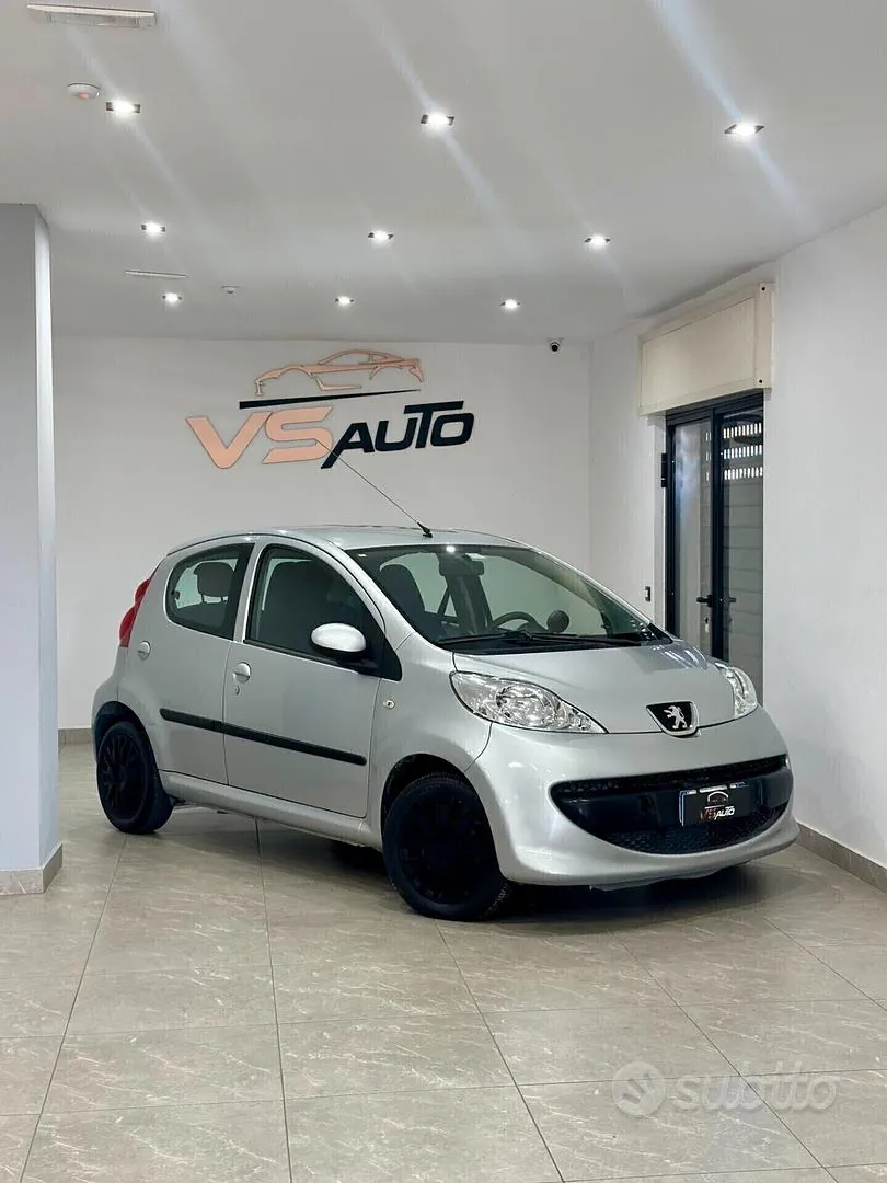 Peugeot 107 2005 photo 2