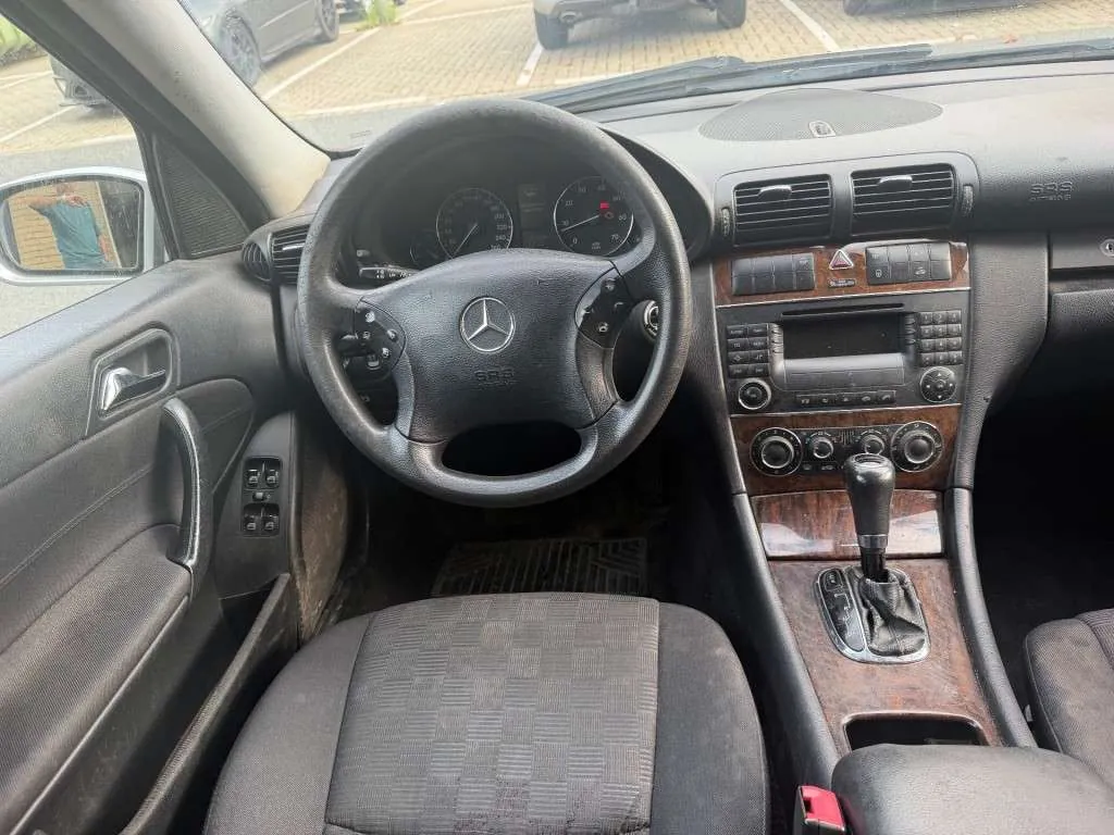 Mercedes-Benz C180 2006 photo 2