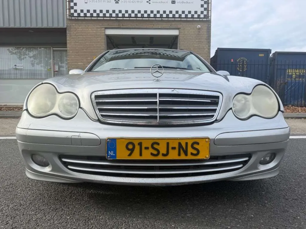 Mercedes-Benz C180 2006 photo 4