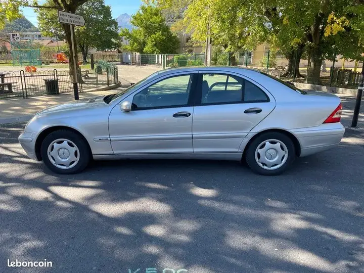 Mercedes-Benz C-Class 2004 photo 2