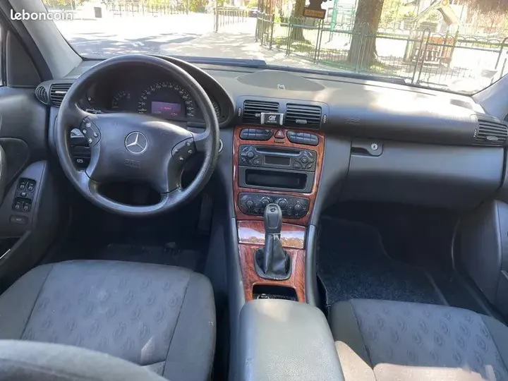 Mercedes-Benz C-Class 2004 photo 3