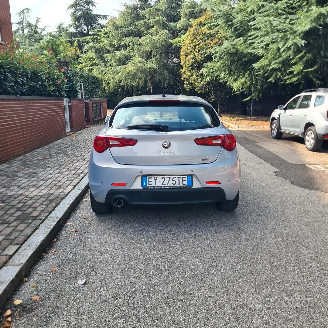 Alfa Romeo Giulietta 2015 photo 4