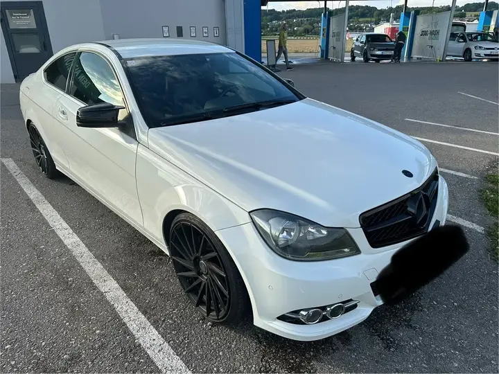 Mercedes-Benz C-Class 2012 photo 2