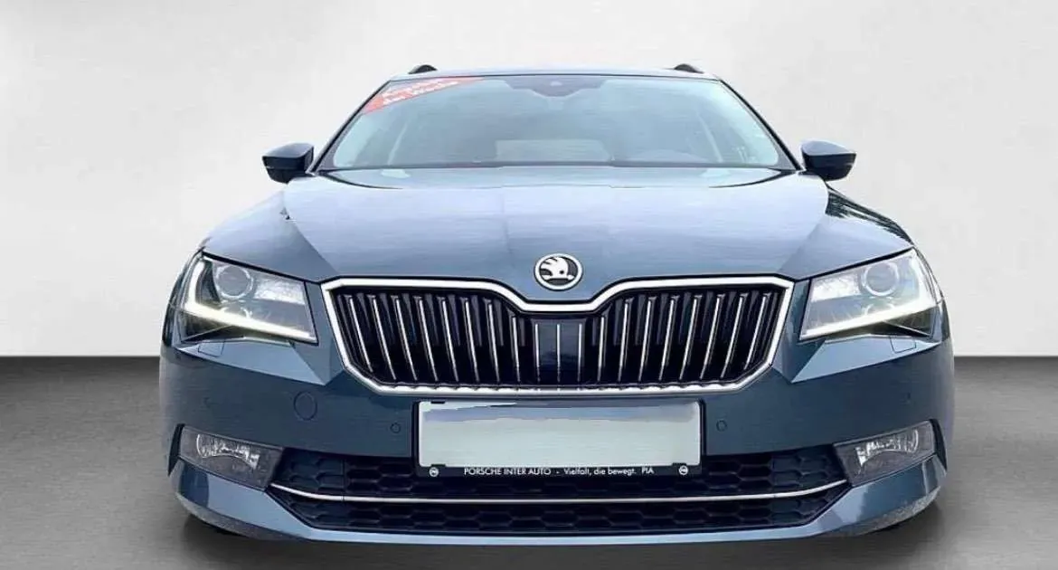 Skoda Superb 2019 photo 2