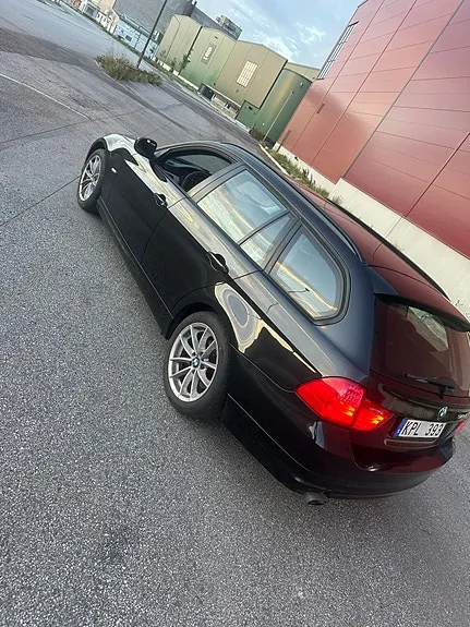 BMW 318D 2010 photo 4