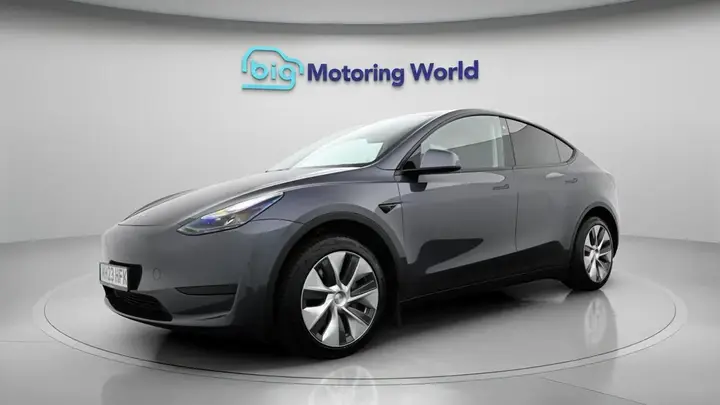 Tesla Model Y 2023 photo 2