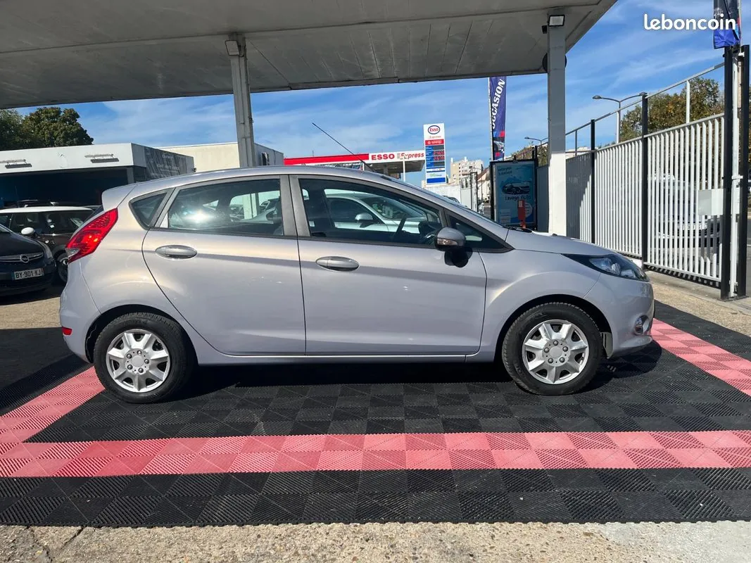 Ford Fiesta 2011 photo 3