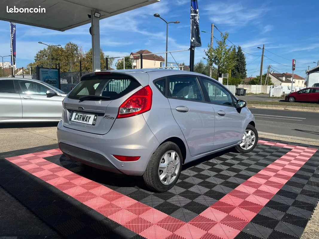 Ford Fiesta 2011 photo 4