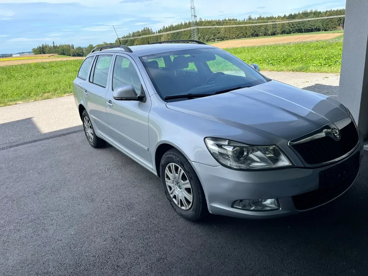 Skoda Octavia 2010 photo 2
