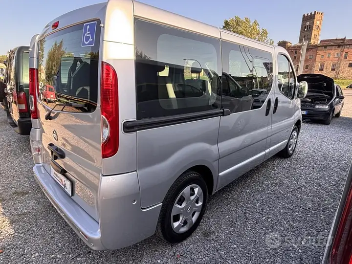 Nissan Primastar 2010 photo 5