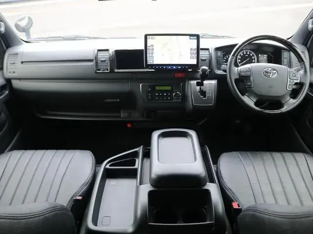 Toyota Hiace Van 2020 photo 2