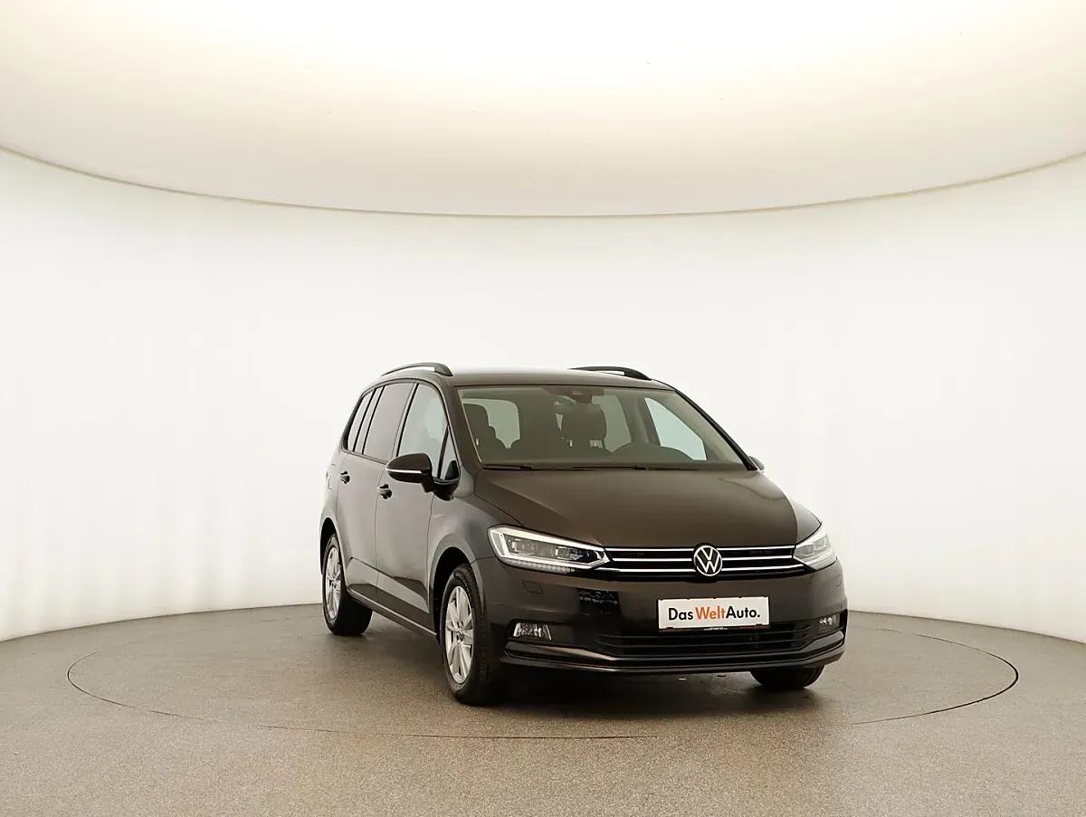 Volkswagen Touran 2023 photo 2