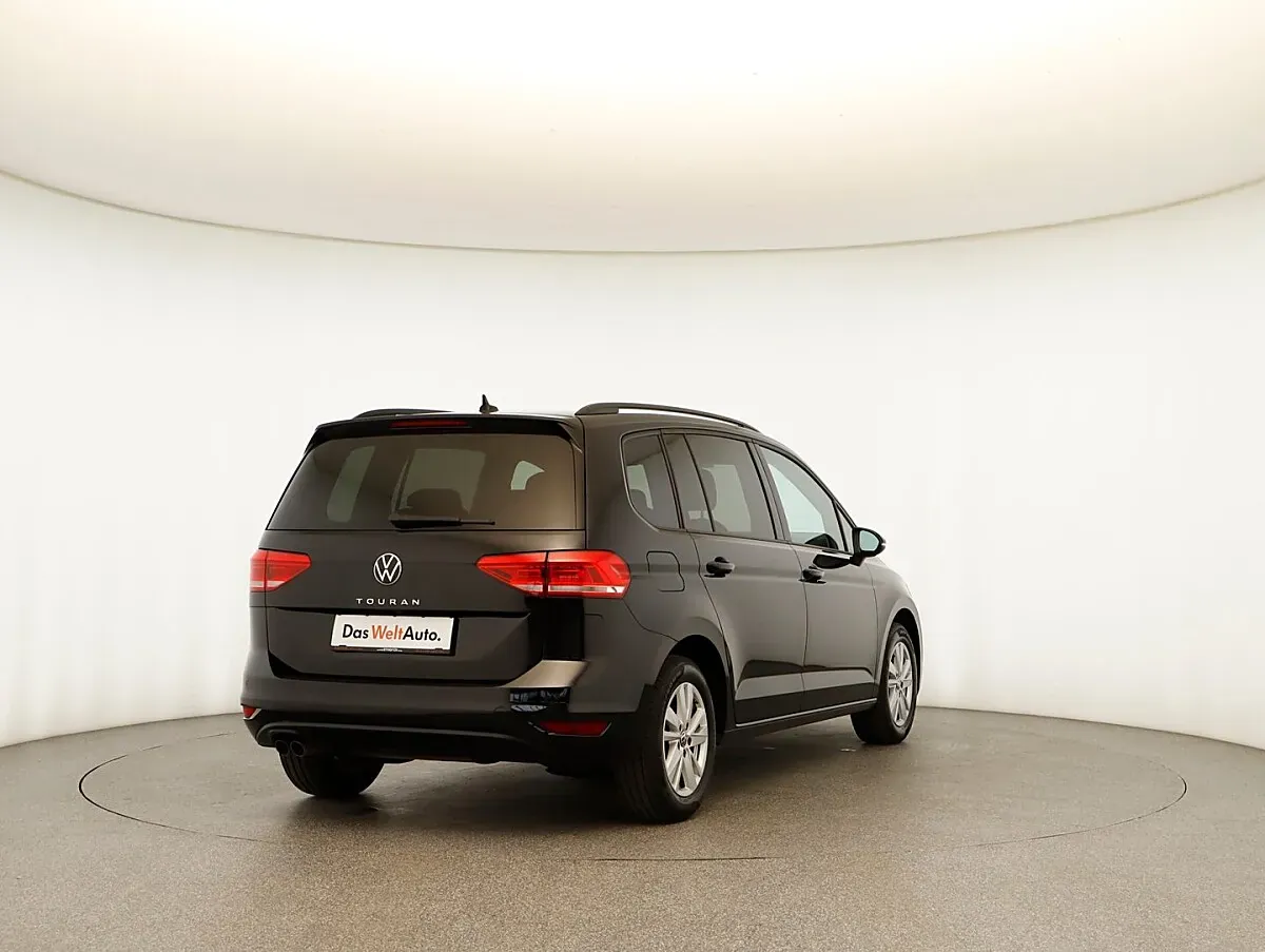 Volkswagen Touran 2023 photo 3