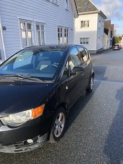 Mitsubishi Colt 2011 photo 2
